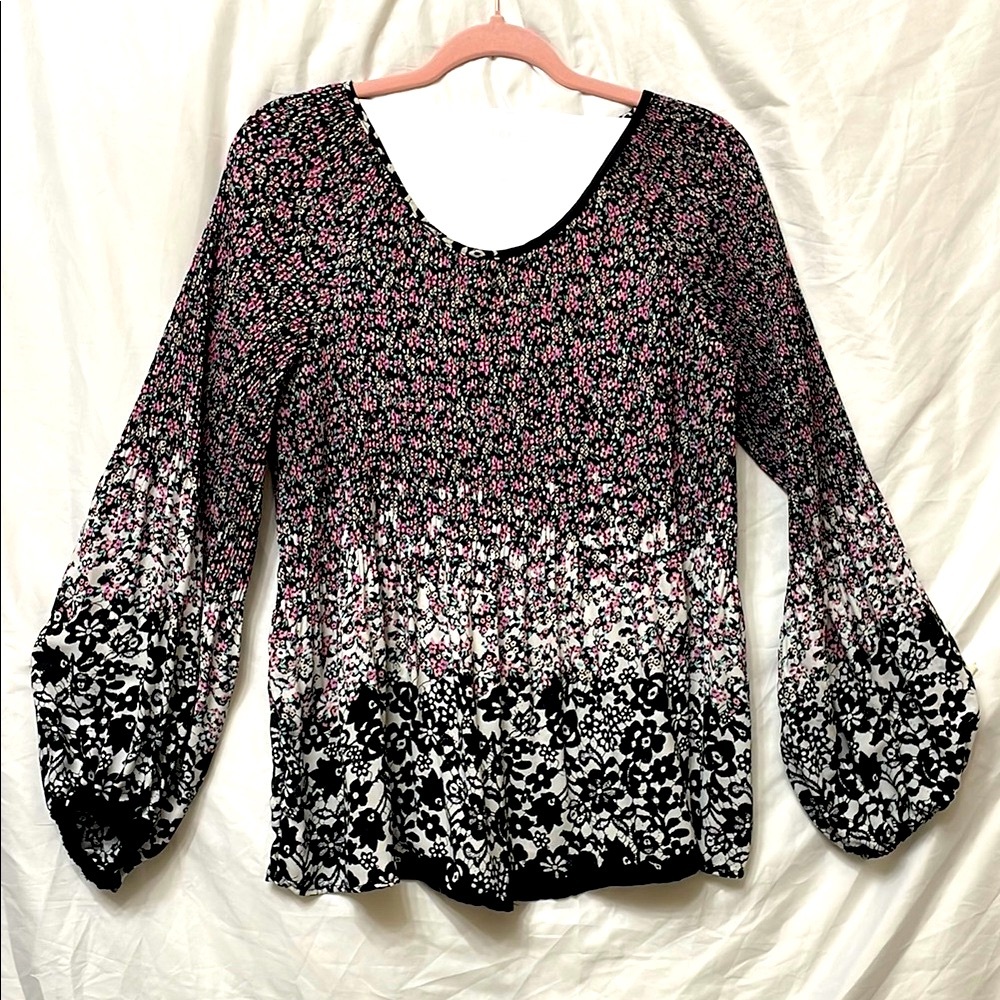 Bobeau Feminine Floral Lightweight Pink Black & White Accordion Peasant Blouse